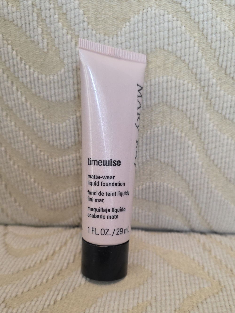 Mary Kay Timewise Matte-Wear Liquid Foundation -For Combo To Oily Skin - Ivory 6